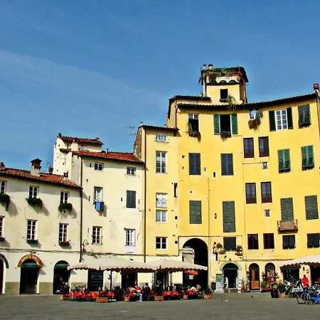 Holiday Home In Lucca Near Historic Walls ルッカ