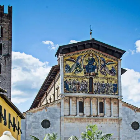 Holiday Home In Lucca Near Historic Walls ルッカ